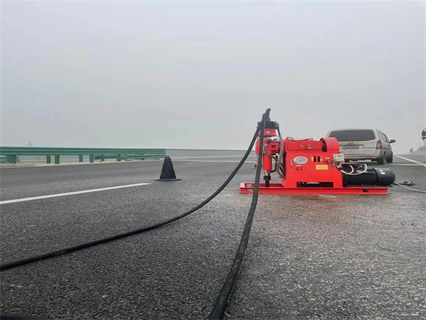 新北马路路基路面开裂下沉注浆加固灌浆